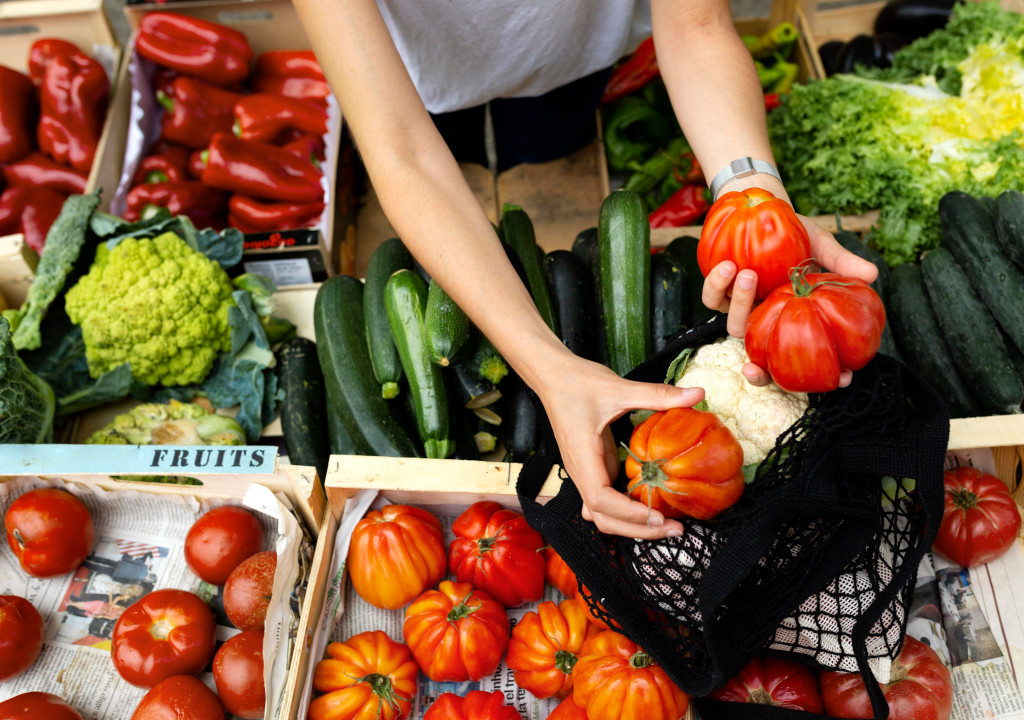 Cómo los consumidores pueden apoyar la sostenibilidad en los mercados de abastos